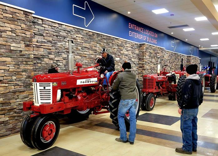 ANTIQUE TRACTOR TEAM
